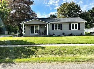 201 Bloomingdale St, Fenton, MI 48430