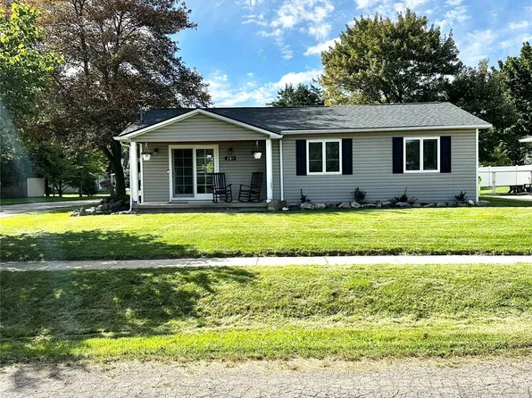 201 Bloomingdale St, Fenton, MI 48430