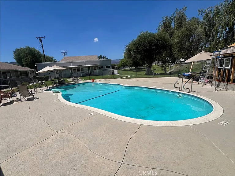 150 E Lakeshore Dr — Photo 1