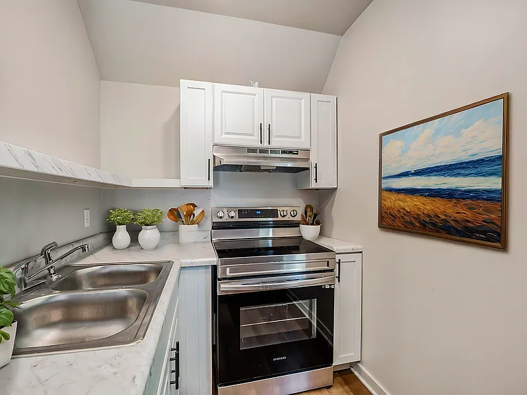 1912 S Burdick St #2 — Photo 5