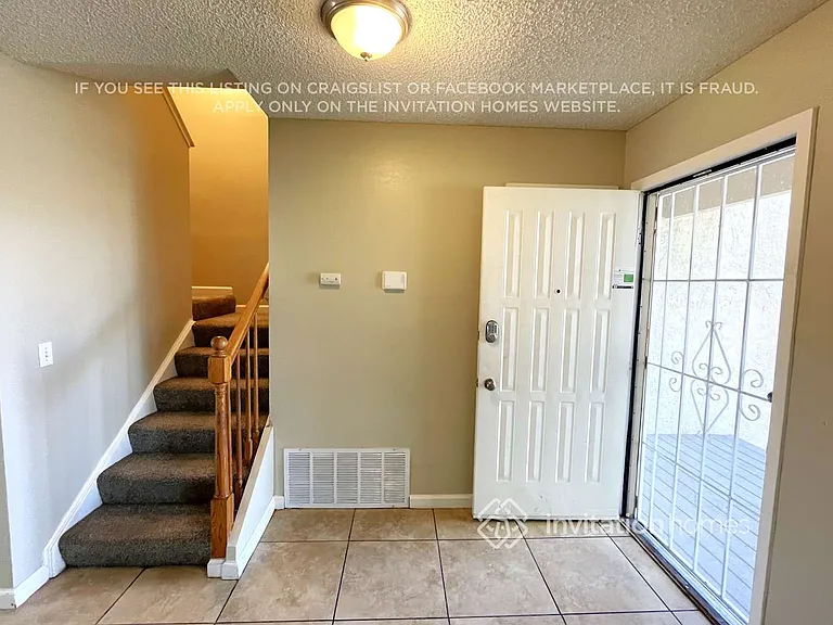 560 E Wigeon Way — Photo 7