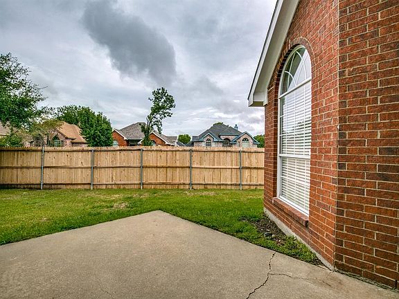 4th image of 2816 Clearwater Dr