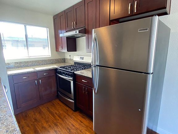 3rd image of 215 N Mariposa Ave #303