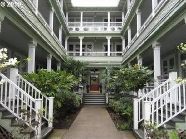 2127 NW Irving St APT 306, Portland, OR 97210