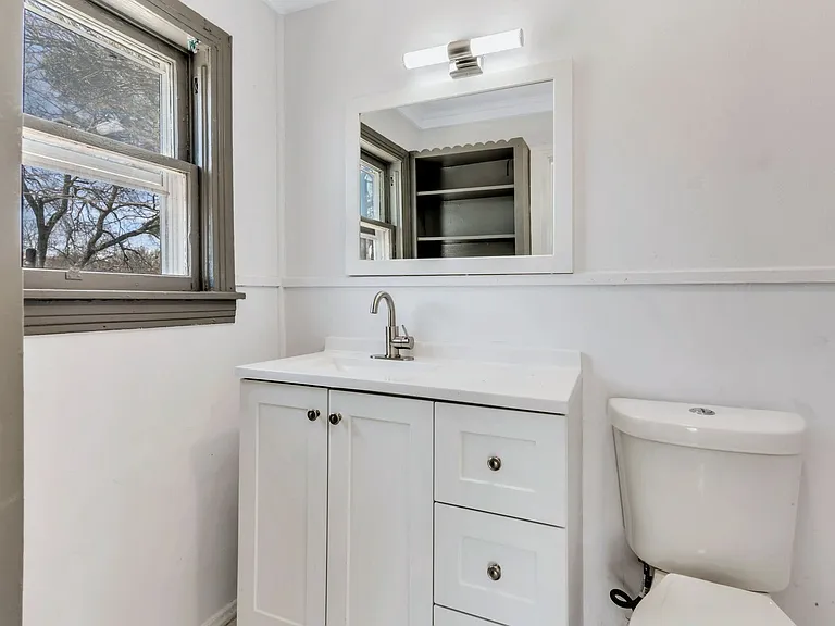 305 N Robinson St — Photo 35