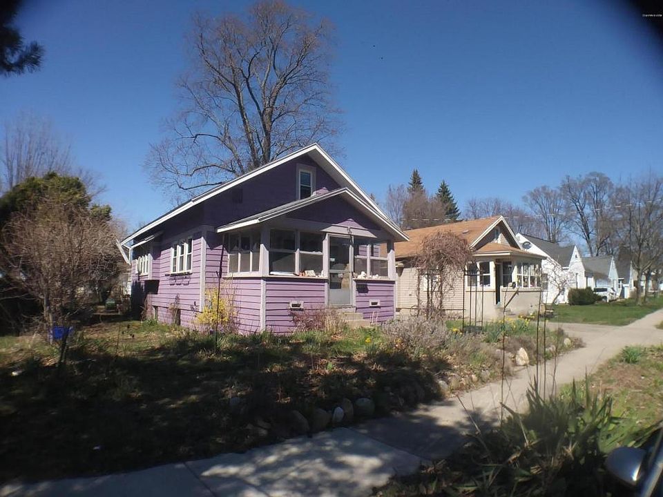 1st image of 869 Hollywood St NE