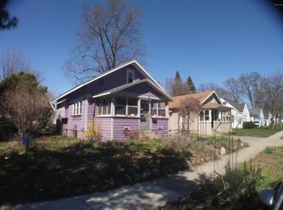 869 Hollywood St NE, Grand Rapids, MI 49505