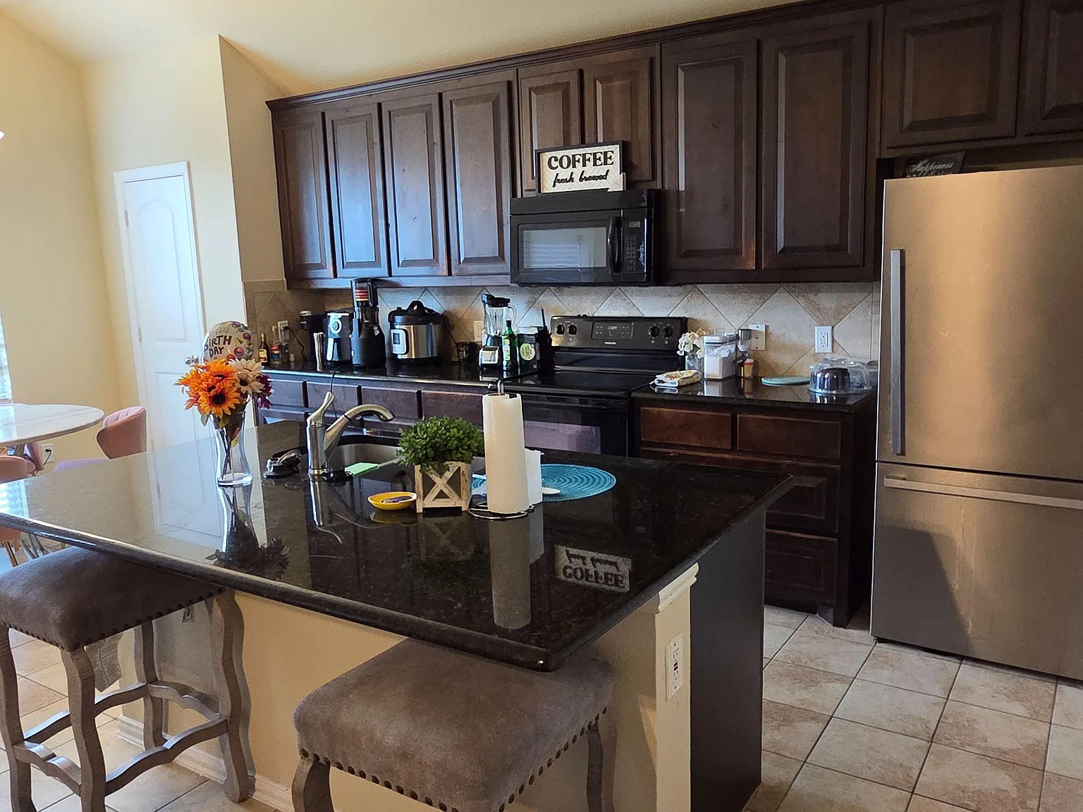 1 bed, 1.0 bath, 2000 sqft, $1,183 — Photo 4
