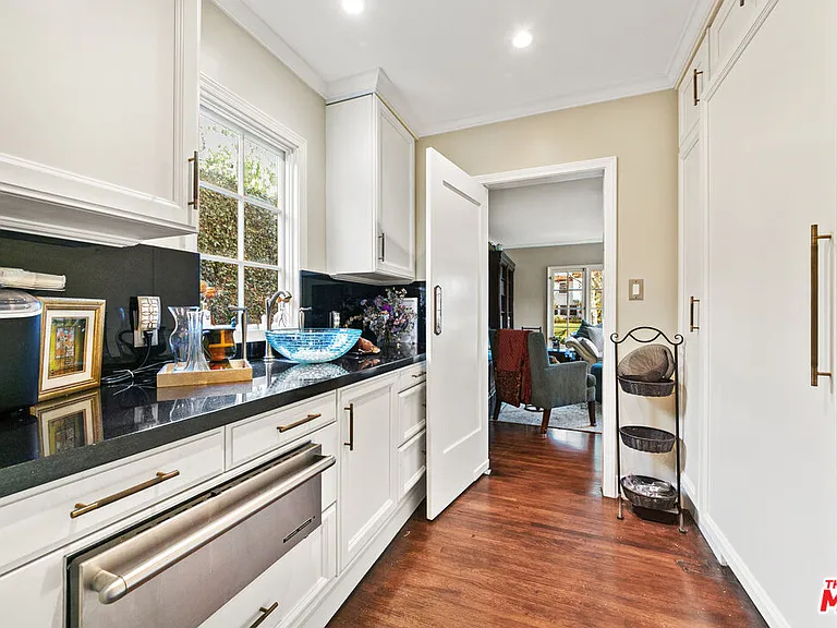 401 N McCadden Pl — Photo 19