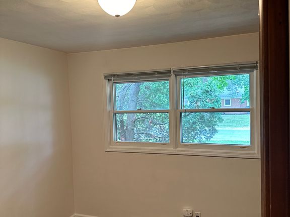 3rd image of 2940 Thayer Ave