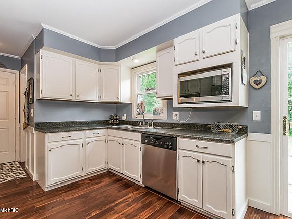2nd image of 10909 Woodbushe Dr SE