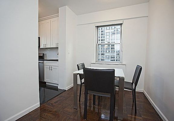5th image of 333 E 46th St Ph B