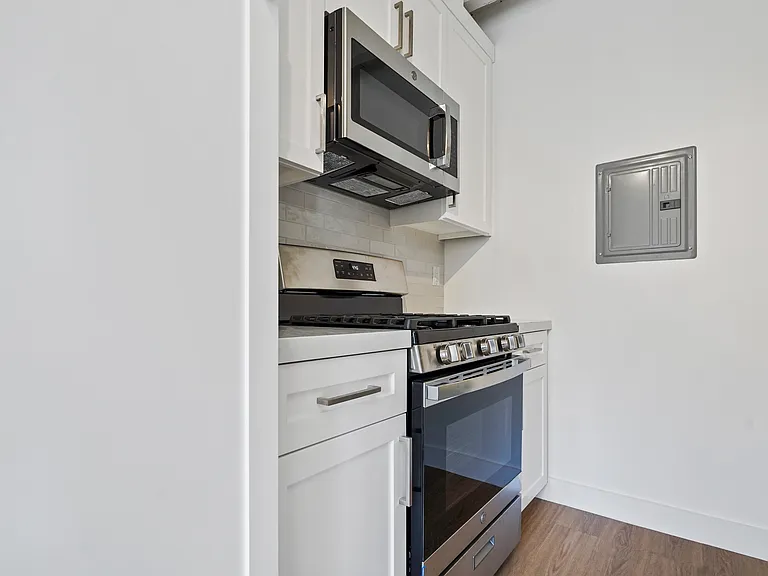 920 Marine St #4 — Photo 5