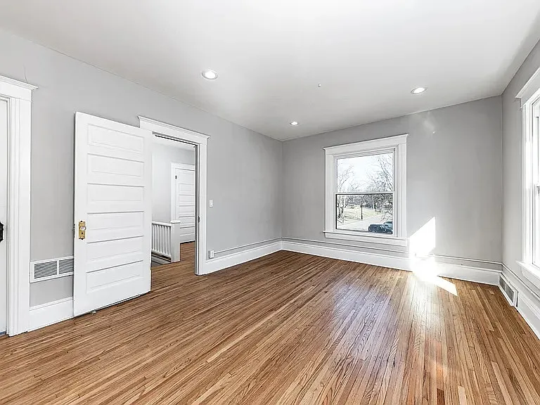 418 Buell Ave #1 — Photo 6