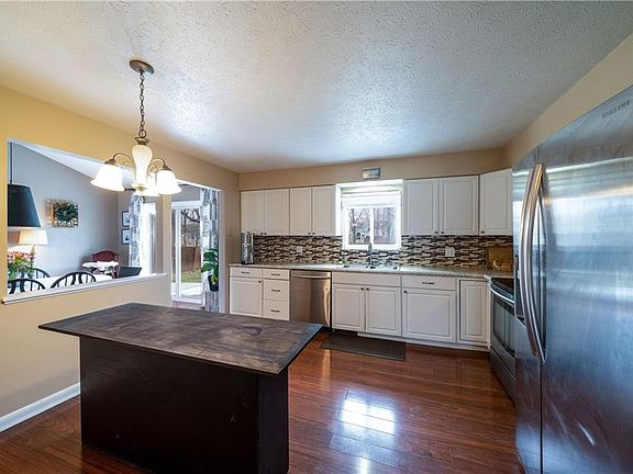 4th image of 28060 Blossom Ln