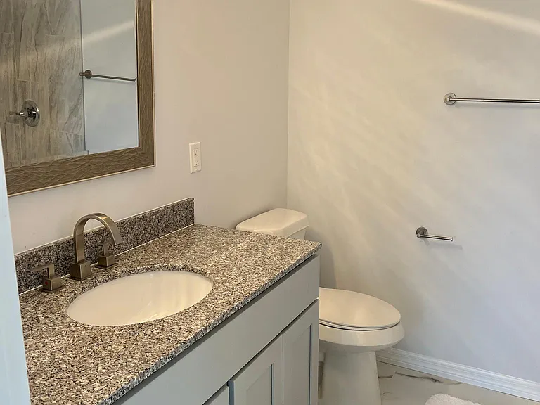 713 Lincoln Rd NE — Photo 5