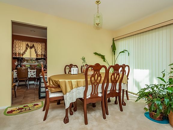 5th image of 5 Granada Cres APT 4