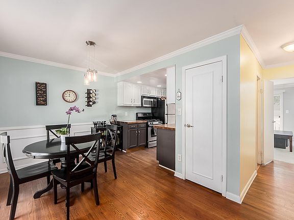 3rd image of 2555 Olde Hill Ct S