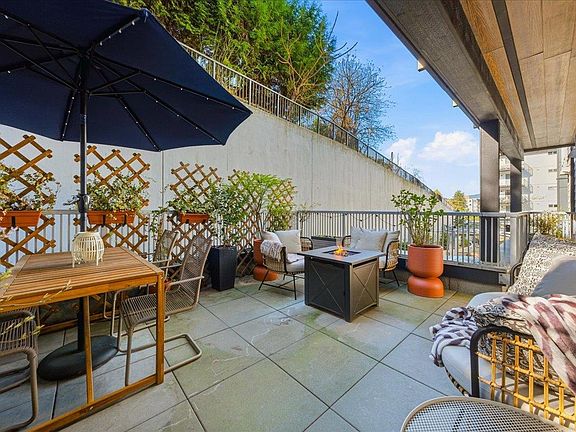 5th image of 3229 Saint Johns St #320
