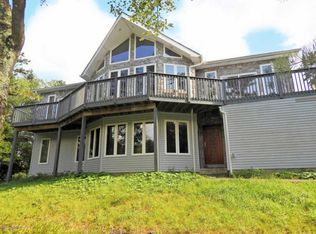 1214 Hunter Ln, Long Pond, PA 18334