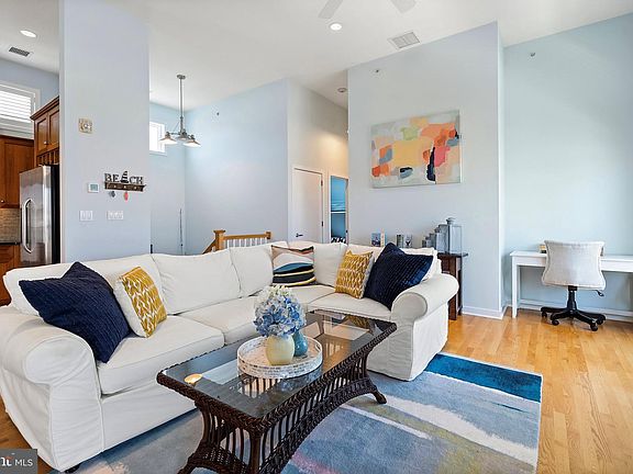 4th image of 2502 S Long Beach Blvd #3B