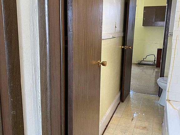 3rd image of 610 Rappolla St