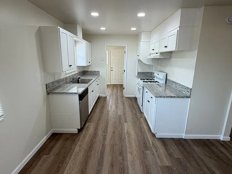 1409 Roberts Ave — Photo 5