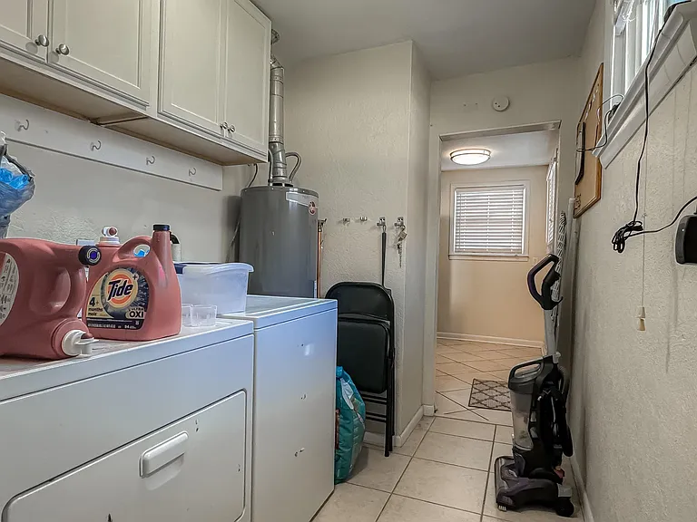 1346 Tallwood St — Photo 12