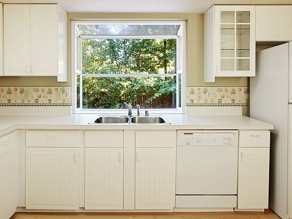 5th image of 5352 Pineridge Dr NE