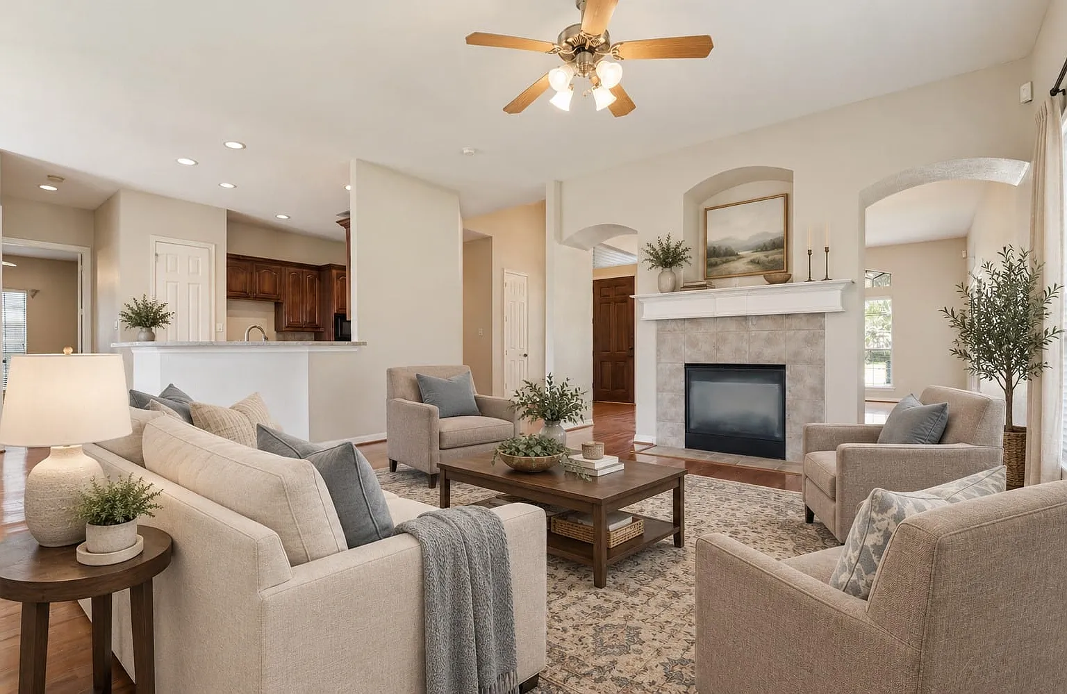 3 bed, 2.5 bath, 2217 sqft, $2,300 — Photo 3