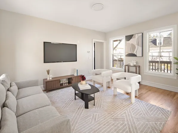 15 Varney St, Lowell, MA 01854