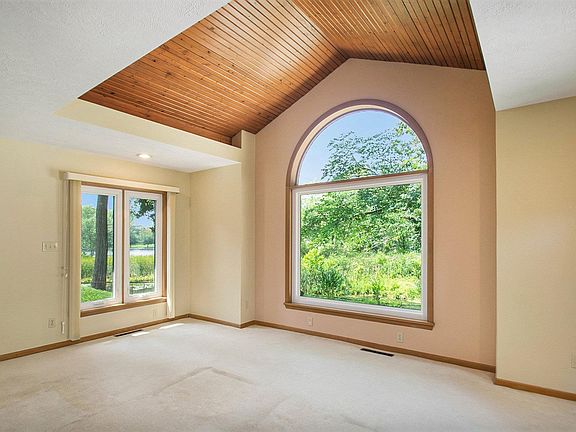 5th image of 20957 River Brook Ln