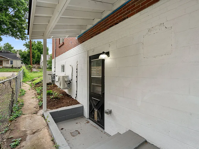 1036 Seymour Ave #A — Photo 31