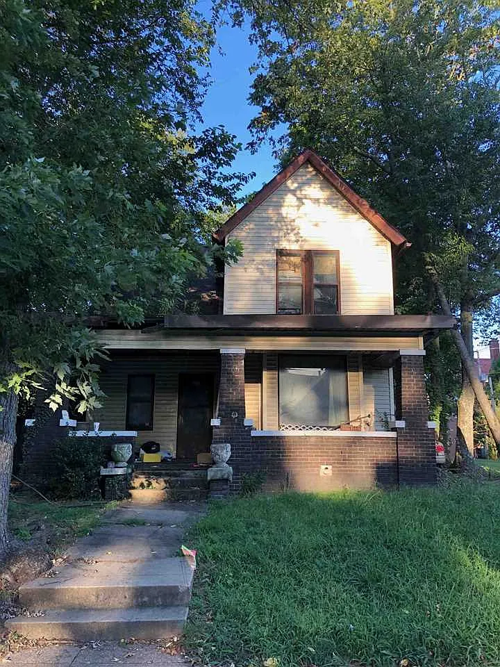 926 S Governor St photo 1
