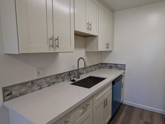 4th image of 202 Budd Ave