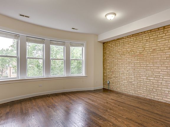 3rd image of 5253 N Rockwell St APT 2