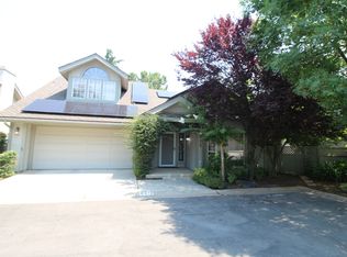 9212 N Stoneridge Ln, Fresno, CA 93720