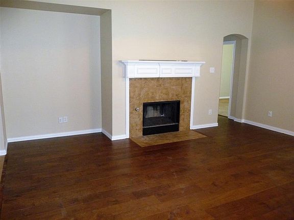 4th image of 2428 Foxwood Ln