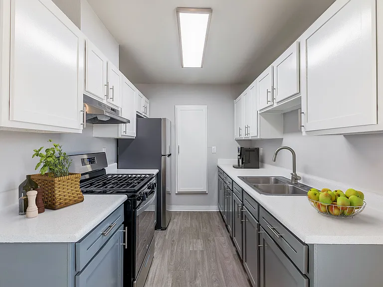 Valley Apartments — Photo 4
