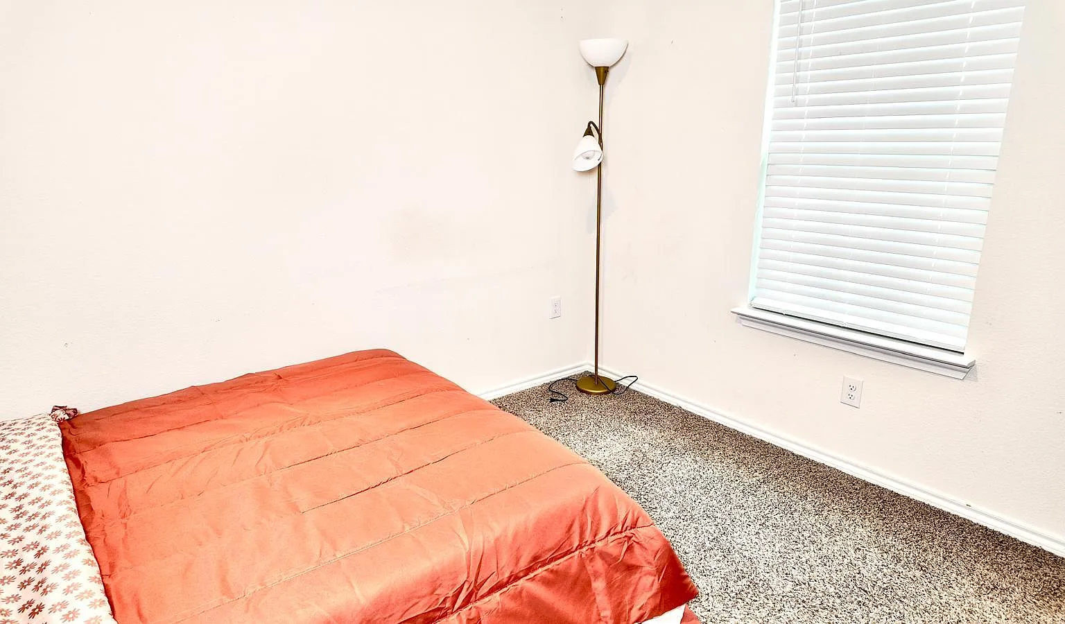 4 bed, 3.0 bath, 2383 sqft, $905 — Photo 3