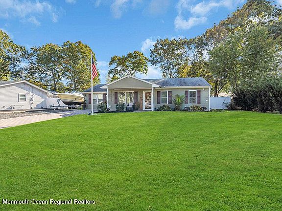 5th image of 203 Lawrence Dr