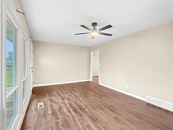 5th image of 2125 Clearmont Ave