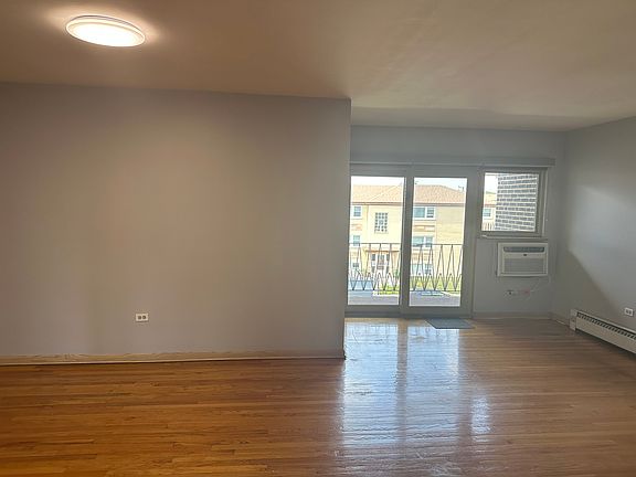 2nd image of 3001 N Paris Ave #306