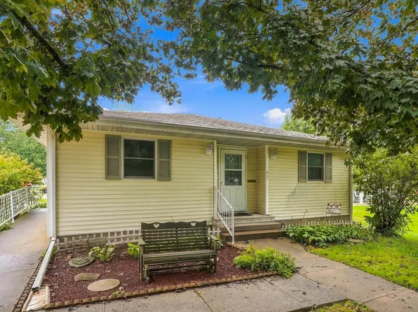 617 S Jefferson St, Sigourney, IA 52591