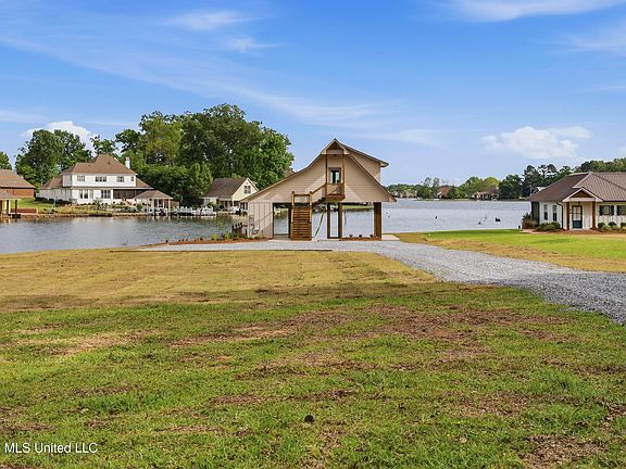 2nd image of 199 Harbor View Dr