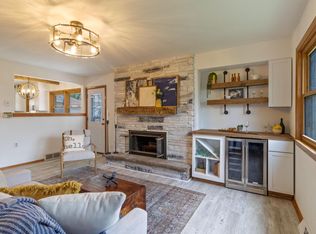 7852 N Fairway Pl, Milwaukee, WI 53223