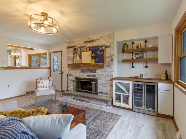 7852 N Fairway PLACE, Milwaukee, WI 53223