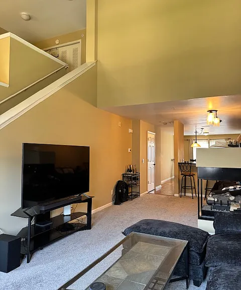 1394 Ashford Ct — Photo 2