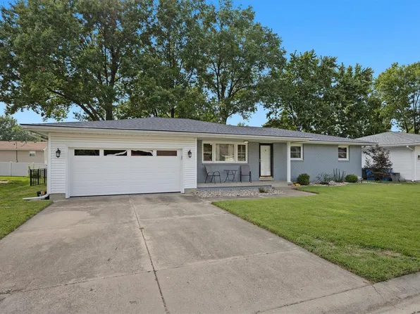 55 Sunflower Dr, Highland, IL 62249