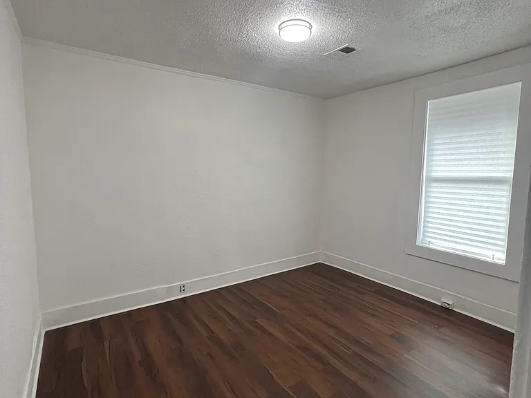 1113 E Trigg Ave — Photo 3